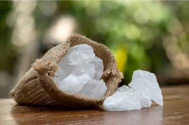 Rahasia Cantik Alami: 6 Manfaat Batu Tawas untuk Kulit dan Tubuh yang Jarang Diketahui