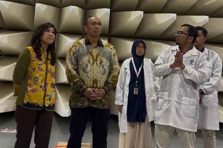 Meutya Hafid Tinjau Laboratorium Pengujian Perangkat Elektronik Terbesar di Asia Tenggara