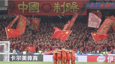 Dulu Copot Paksa Spanduk Garuda, Kini Ribuan Suporter China Geruduk SUGBK