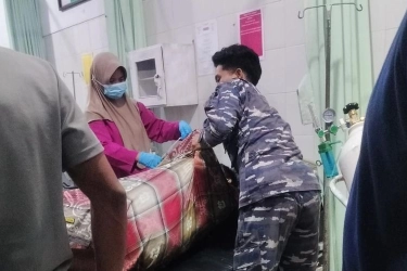 Prajurit TNI AL Selamatkan Warga Tenggelam di Laut Aceh Selatan