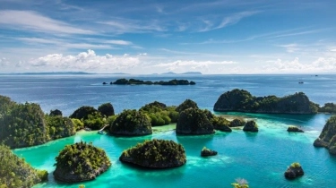 Menjaga Harmoni di Raja Ampat: Menpar Dorong Evaluasi Tambang demi Pariwisata Berkelanjutan