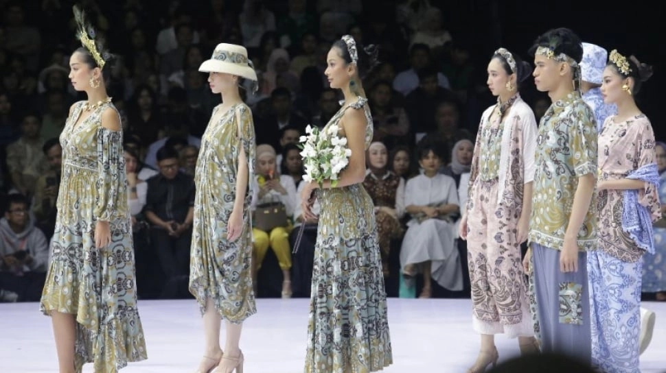 Tropical Peacock, Saat Elegansi Merak Bertemu Nuansa Tropis dalam Koleksi Terbaru Cap Bali