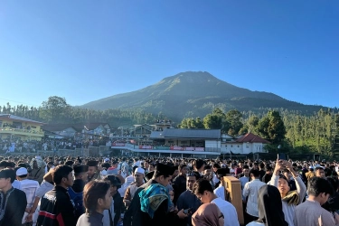 Banyak Jemaah Tidak Kebagian Tempat Shalat Idul Adha, Lapangan Garung Wonosobo Akan Diperluas