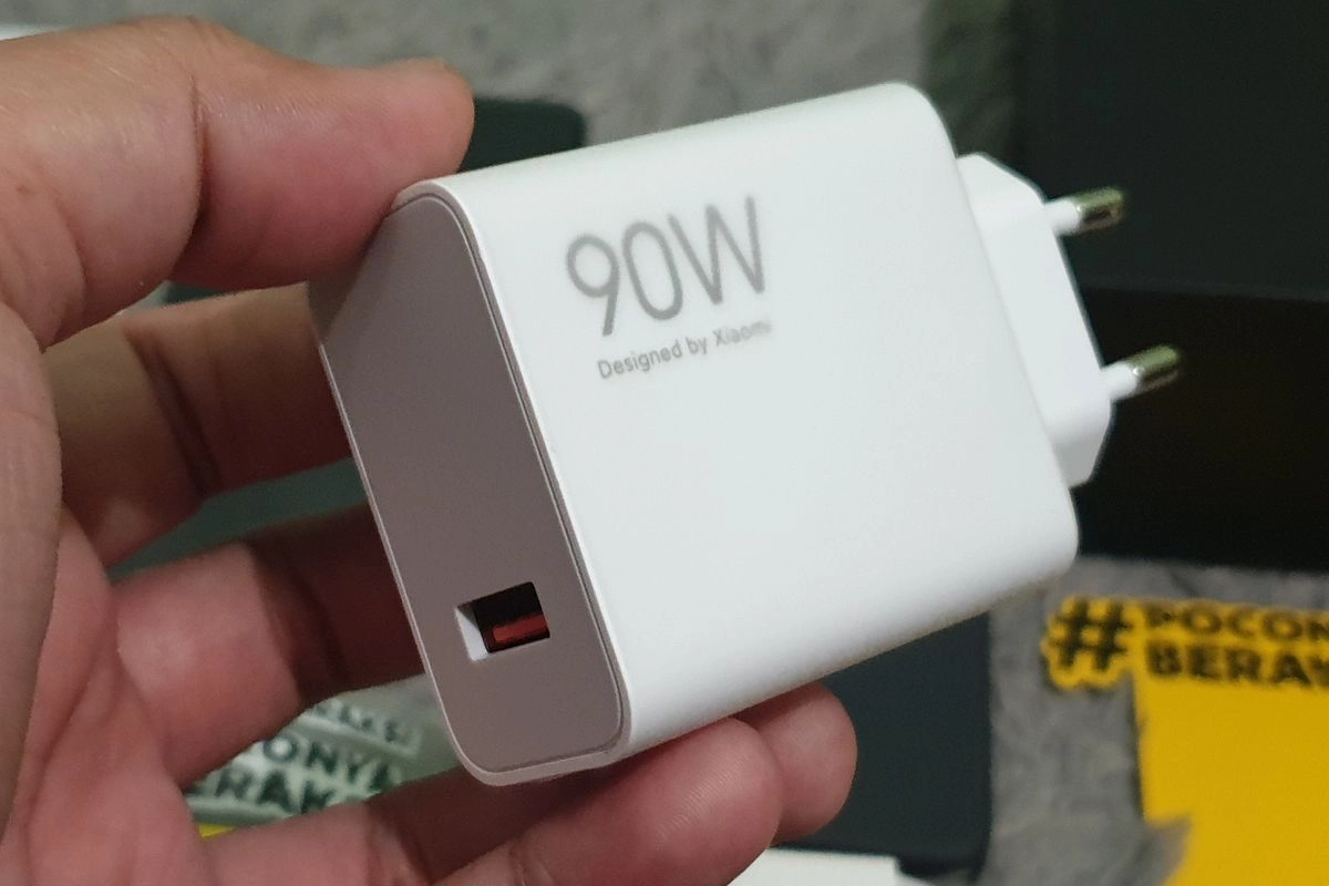 Benarkah Kepala Charger yang Terus Terpasang Bisa Meledak? Simak Penjelasannya