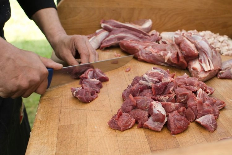 Hati-hati Kolesterol Naik Usai Idul Adha, Daging Kurban Bisa Jadi Pemicu