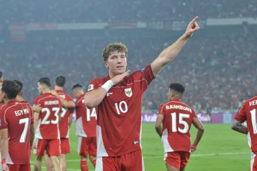 Saat Ole Romeny Melihat Sang Ibu Sebelum Ambil Penalti Lawan China...