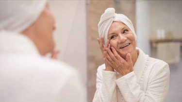 5 Rekomendasi Face Wash untuk Usia 50 Tahun ke Atas, Bikin Kulit Lembut dan Segar