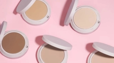 8 Rekomendasi Bedak Padat Terbaik untuk Makeup, Murah Mulai Rp19 Ribuan!
