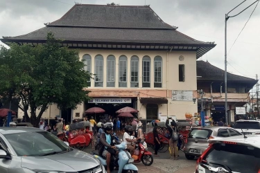 Aktivitas di Pasar Gede, Tempat Wisata Hits di Solo