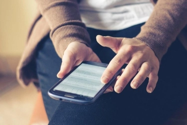 Apa Itu Quietly, Ini Arti dan Contohnya dalam Kalimat