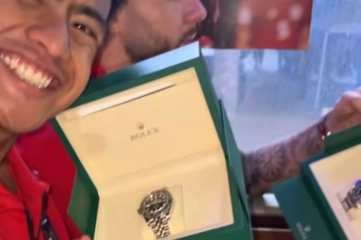Berapa Harga Jam Tangan Rolex Hadiah Prabowo untuk Timnas Indonesia?