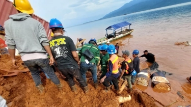 Bahlil Beberkan Awal Mula Anak Usaha Antam Bisa Dapat IUP Nikel di Raja Ampat