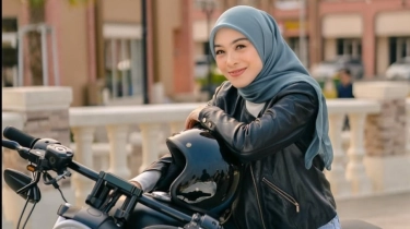 OOTD Motoran ala Dian Ayu Lestari, Tetap Modis di Balik Helm!