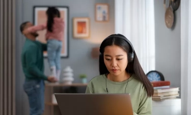 Remote Work Makin Populer, Ibu Rumah Tangga Raih Cuan Jutaan Rupiah