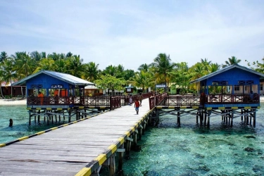 Gubernur Papua Barat Daya Bantah Isu Kerusakan Lingkungan di Pulau Gag: Hoaks, Air Lautnya Biru...