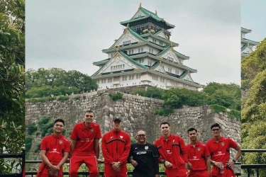 Momen Hangat Pemain Timnas Indonesia dan Kemegahan Osaka Castle