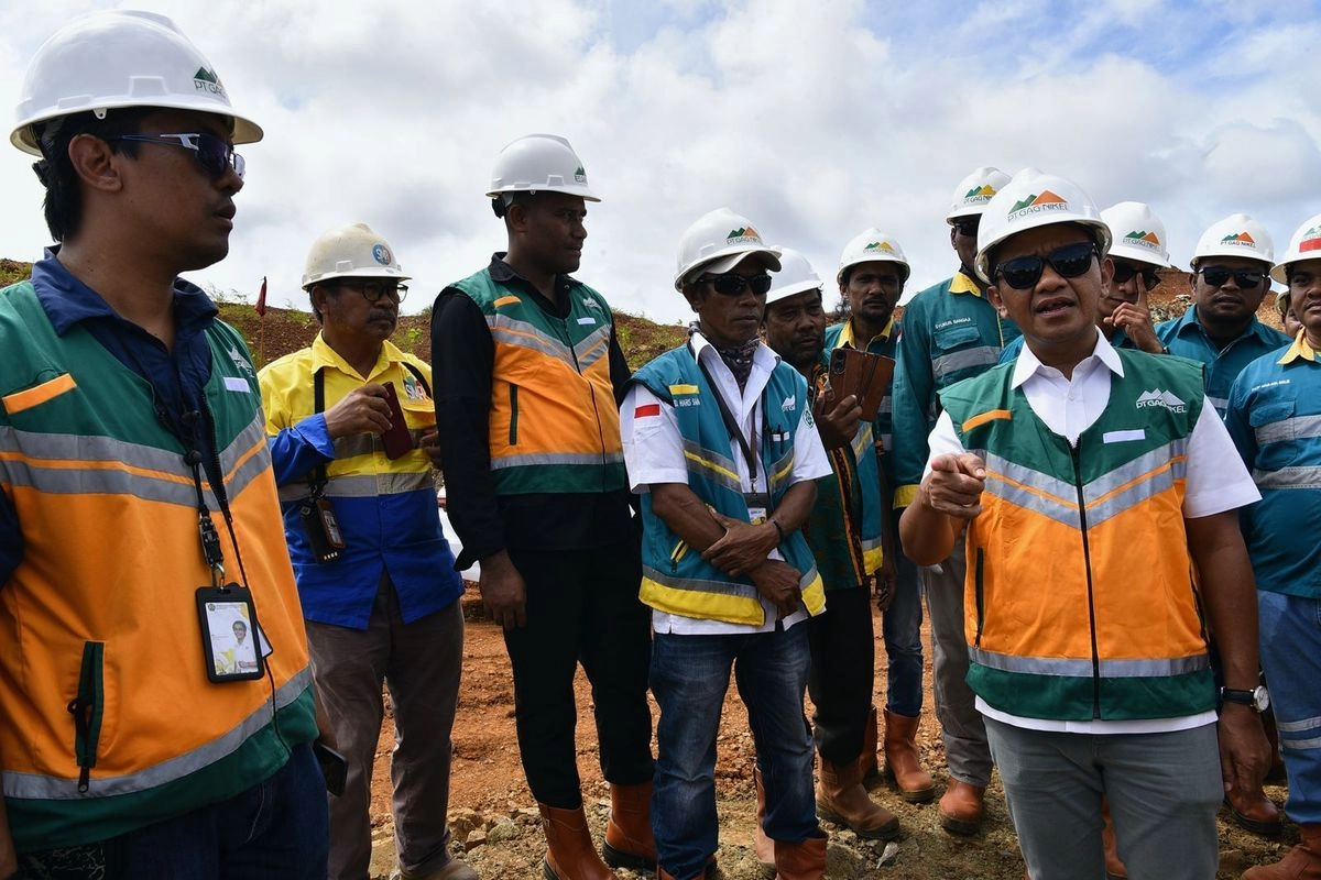 UU Tegas Melarang Tambang di Pulau Kecil, Kok di Raja Ampat Boleh?