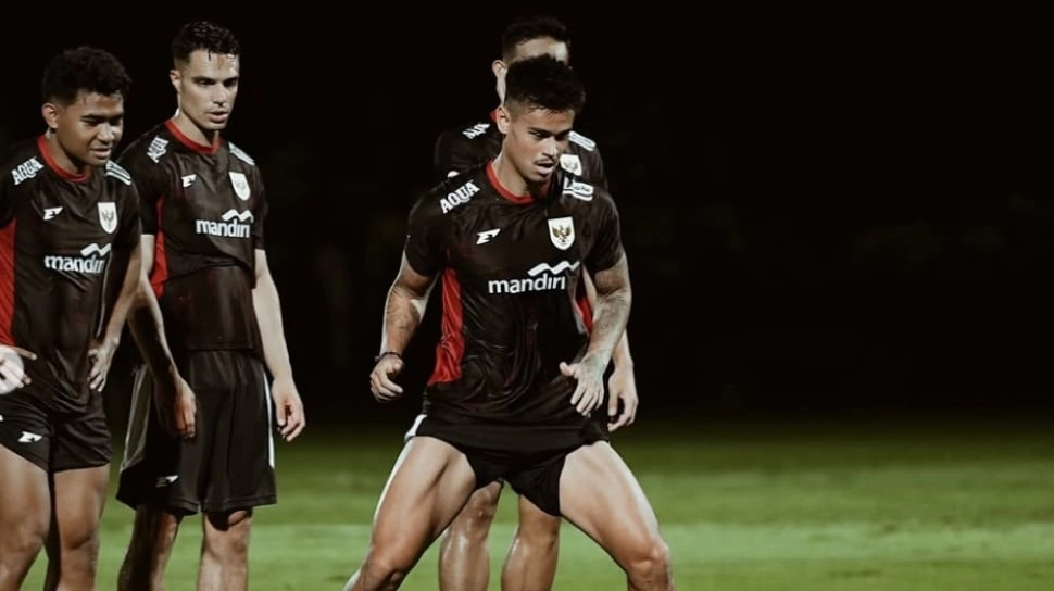 Mees Hilgers Cekik Pratama Arhan!