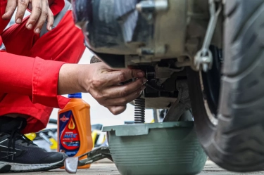 4 Tips Mengisi Oli Mesin dengan Tepat, Selama Ini Seringkali Diabaikan Pengendara