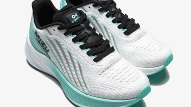 6 Rekomendasi Sepatu Lokal Terbaik 2025, Kualitas Global!