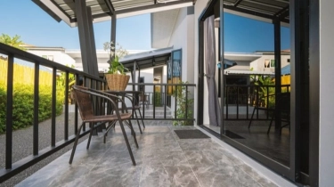 7 Warna Keramik Teras Rumah Terbaik: Estetik, Modern dan Tak Mudah Kotor