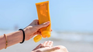 8 Sunscreen Terbaik yang Gak Bikin Wajah Abu-Abu, Bye White Cast!
