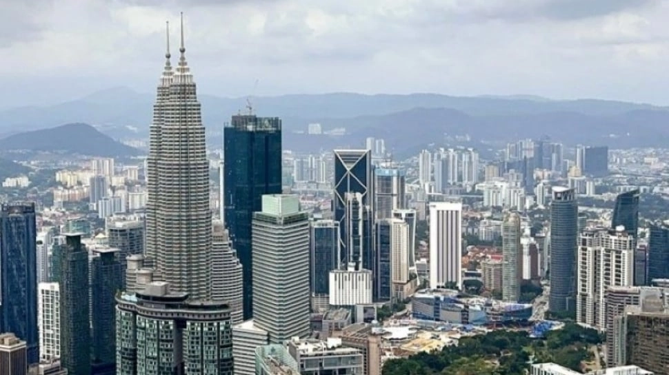 Jaga Keberlangsungan Perusahaan, Petronas akan PHK 5.000 Pegawainya