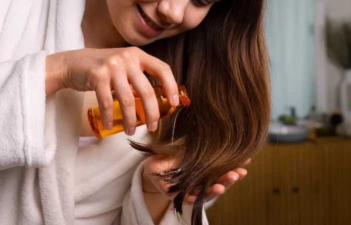 Bukan Asal Oles! Ini Dia 5 Cara Tepat Gunakan Conditioner agar Rambut Jadi Halus