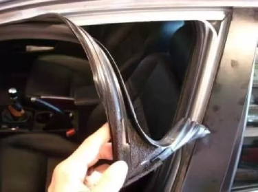 Musim Hujan Jangan Lupa Periksa Karet Mobil Anda