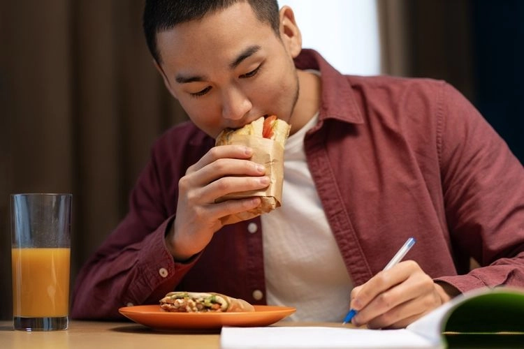 Diet Ketat Bisa Bikin Depresi, Terutama pada Pria Obesitas