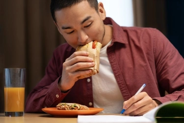 Diet Ketat Bisa Bikin Depresi, Terutama pada Pria Obesitas