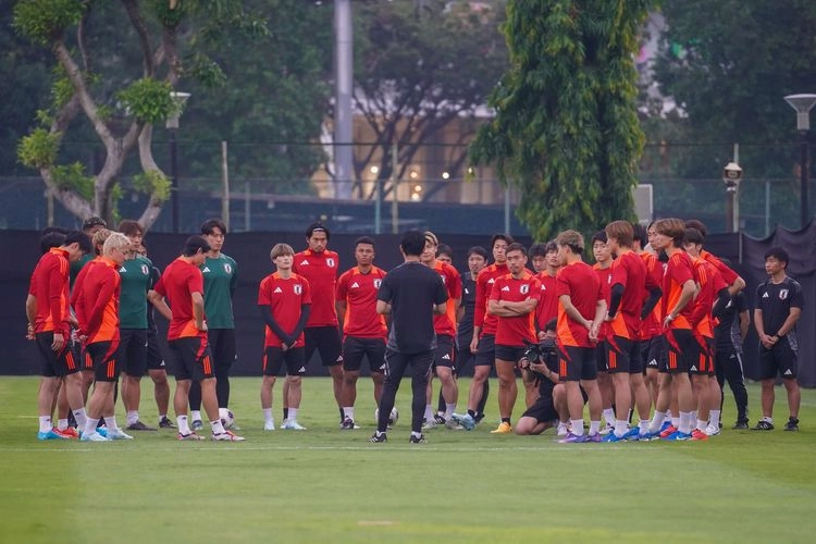 Hajime Moriyasu Singgung Gaya Permainan Kluivert di Timnas Indonesia
