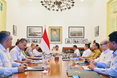 Kumpulkan Rosan hingga Tito, Prabowo Bahas Pembangunan Tanggul Laut di Pulau Jawa