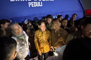 Senin Malam, Gibran Kunjungi Pengungsi Korban Kebakaran Kapuk Muara