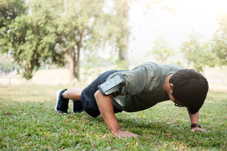 Youtuber Ini Buktikan Perubahan Ototnya Setelah Push Up Tiap Hari