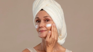 Daftar Sunscreen untuk Usia 50 Tahun ke Atas, Kulit Fresh Samarkan Tanda Penuaan