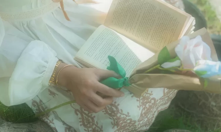 8 Cara Styling Gaun Sheer Lace Ala Cottagecore, Cocok untuk Anda yang Terobsesi dengan  Look Soft dan Estetik