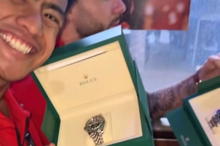 Apresiasi Prabowo untuk Timnas: Jam Rolex Mewah dari Kantong Sendiri
