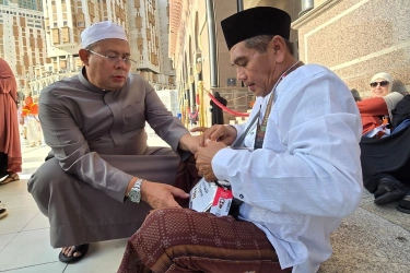 Kisah Ketua Timwas Haji DPR, Menolong Jemaah Haji Indonesua yang Tersesat