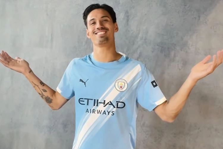 Tijjani Reijnders Resmi ke Man City, Sebut Nasi Goreng dan Messi