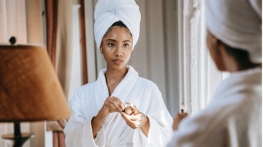 Kulit Berminyak Perlu Pakai Pelembap sebelum Sunscreen? Ini Kata Dokter Kecantikan