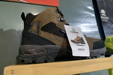 Daftar Harga Promo Sepatu Gunung di Indofest 2025, Tertarik Beli?