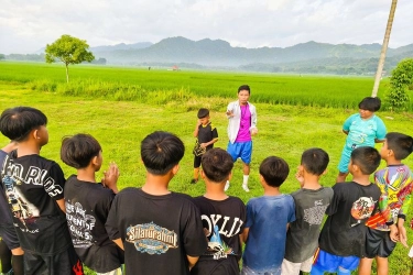 Kabar Terkini Evan Dimas: Babak Baru Hidup, Melatih di Lapangan Desa
