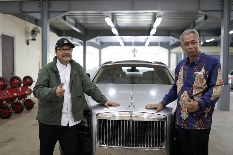 Mobil Rolls-Royce Kemensos Berhasil Dilelang Rp 2,5 Miliar, Sempat Tak Laku sejak 2019