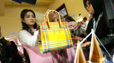 Pimpin Istri Menteri-menteri Borong Kain Lombok hingga Rp 60 Juta, Selvi Ananda Dipuji Ekonom UI