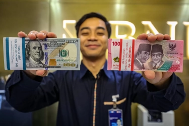Rupiah Ditutup Melemah 61 Poin di Level Rp 16.303 per Dolar AS