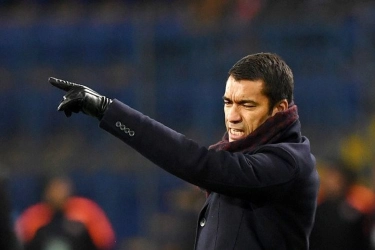Giovanni van Bronckhorst ke Liverpool, Warisan Maluku Terjaga