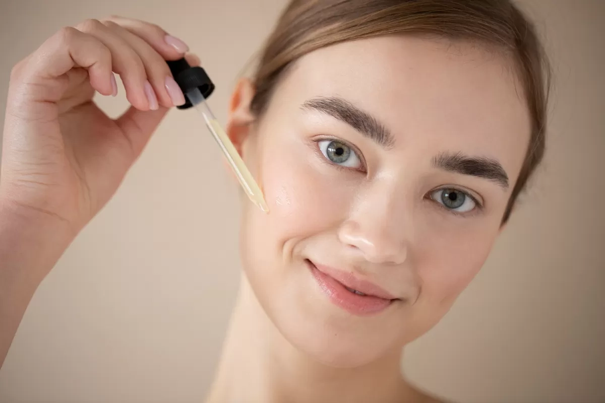 7 Cara Efektif Memakai Peeling Serum yang Benar dan Aman Agar Kulit Tidak Iritasi, Wajib Tahu!