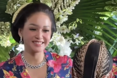 Hadiri Siraman Al Ghazali, Maia Estianty Tampil Elegan dengan Dua Busana Berbeda