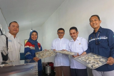 Pertamina NRE Dukung Nelayan Subang Olah Limbah Ikan Jadi Cuan